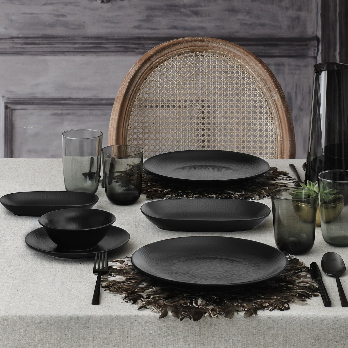 Ent Otel 27 Cm Bone Servis Tabağı Siyah Mat